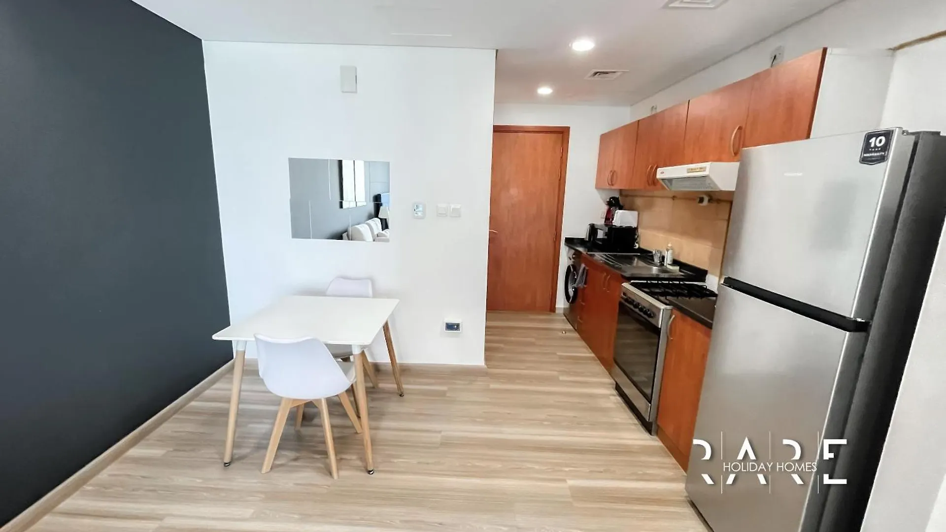 Lägenhet Rare Holiday Homes - Crescent Tower - Impz - Dubai Production City - R704 Förenade Arabemiraten