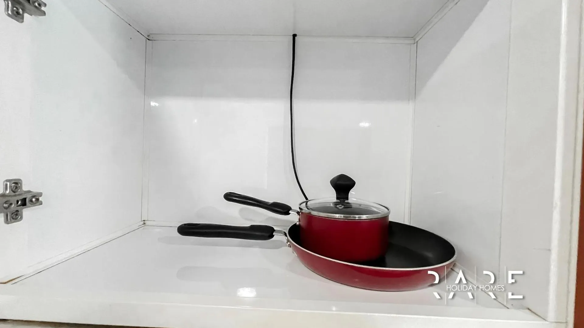 아파트 Rare Holiday Homes - Crescent Tower - Impz - Dubai Production City - R704 아랍에미리트