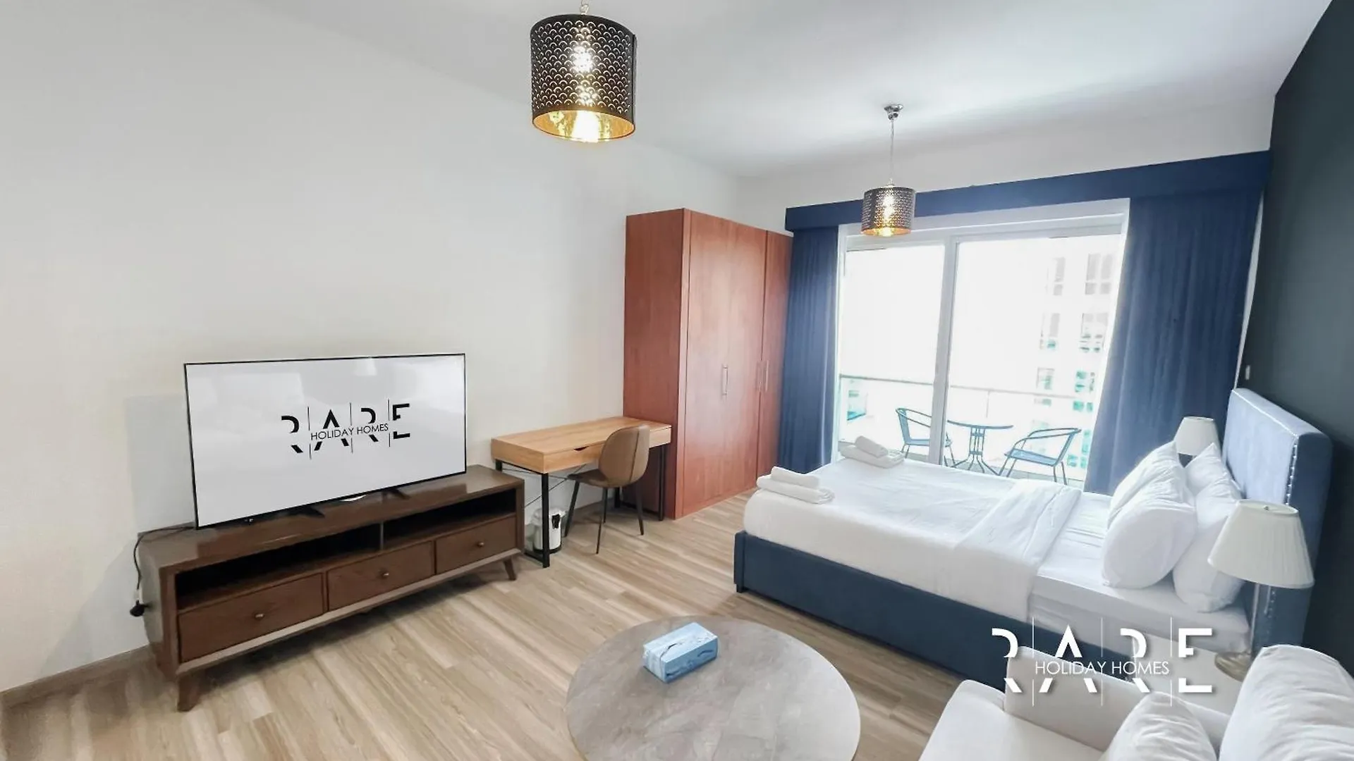 Rare Holiday Homes - Crescent Tower - Impz - Dubai Production City - R704 아파트