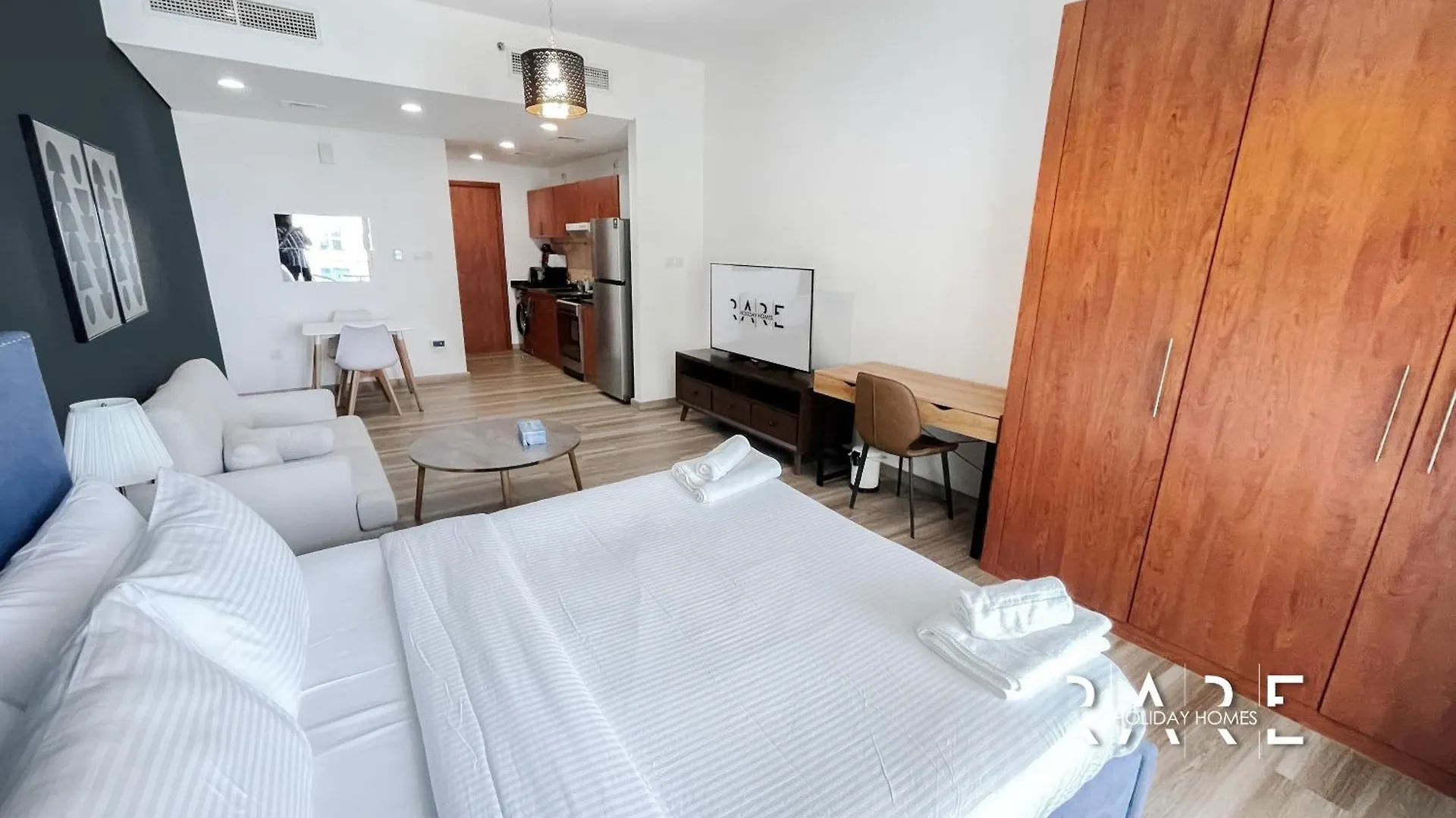 아파트 Rare Holiday Homes - Crescent Tower - Impz - Dubai Production City - R704