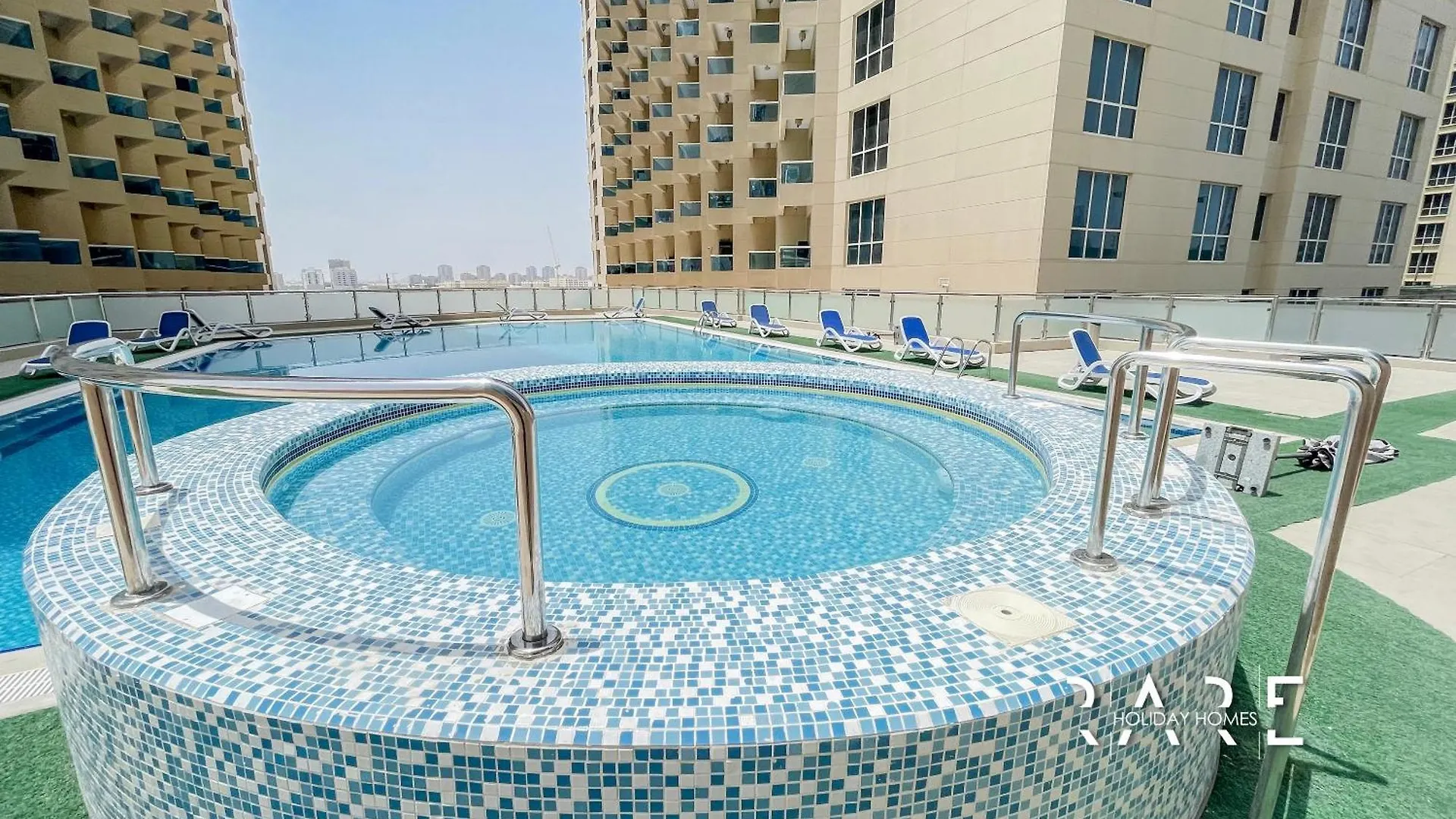 Rare Holiday Homes - Crescent Tower - Impz - Dubai Production City - R704