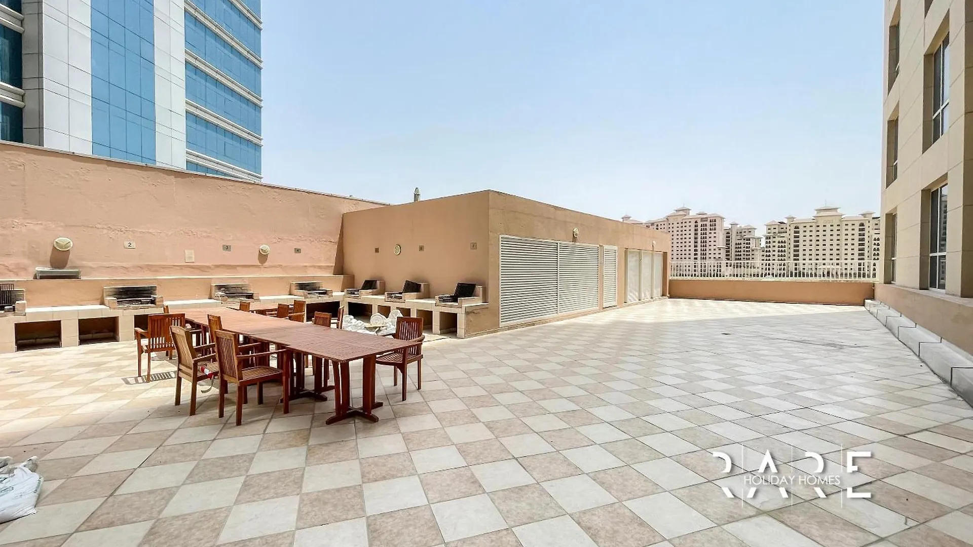 Rare Holiday Homes - Crescent Tower - Impz - Dubai Production City - R704 아랍에미리트