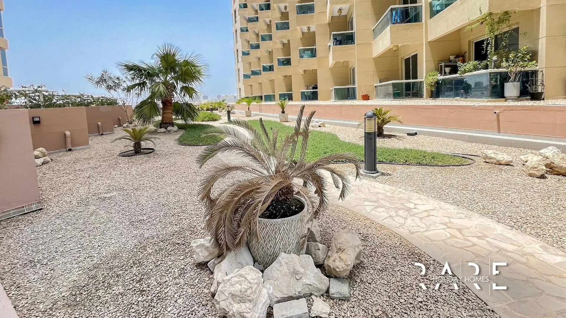 Rare Holiday Homes - Crescent Tower - Impz - Dubai Production City - R704 0*,  아랍에미리트