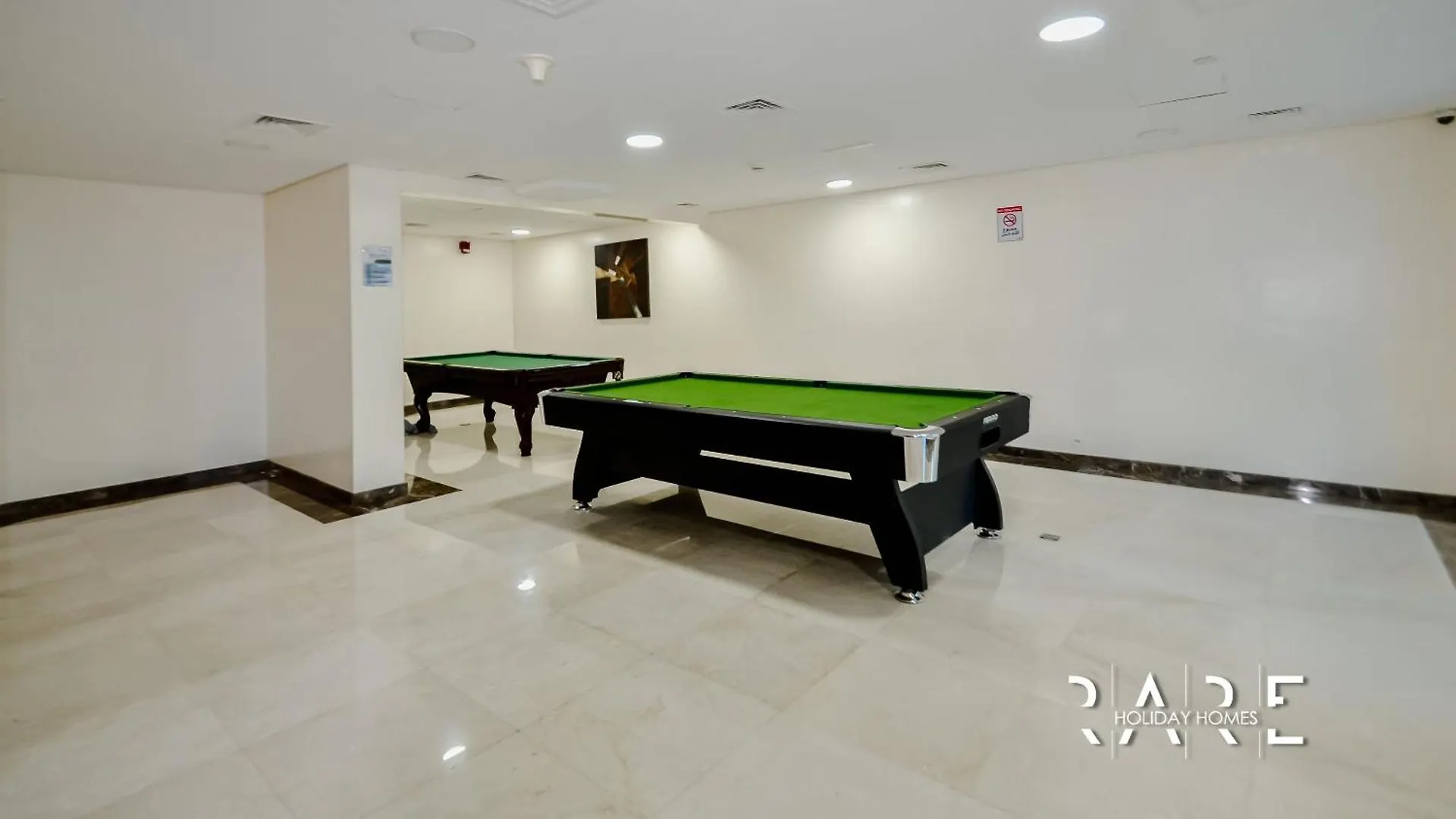 Rare Holiday Homes - Crescent Tower - Impz - Dubai Production City - R704 0*,  아랍에미리트