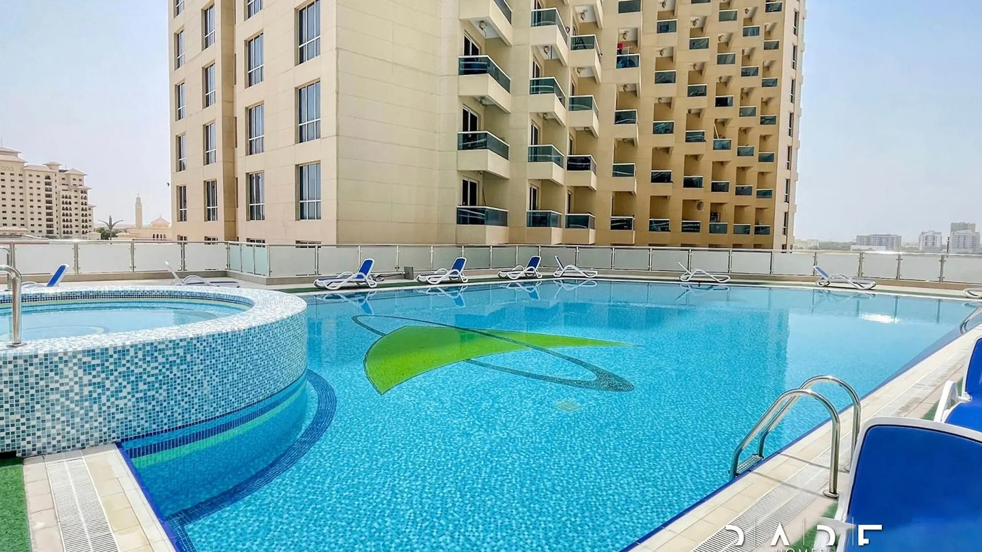 Lägenhet Rare Holiday Homes - Crescent Tower - Impz - Dubai Production City - R704